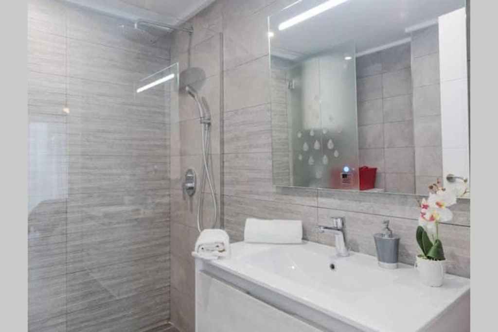 Apartamento PLAYA ALBUFERETA. Espectaculares vistas al mar. Alicante Exterior foto